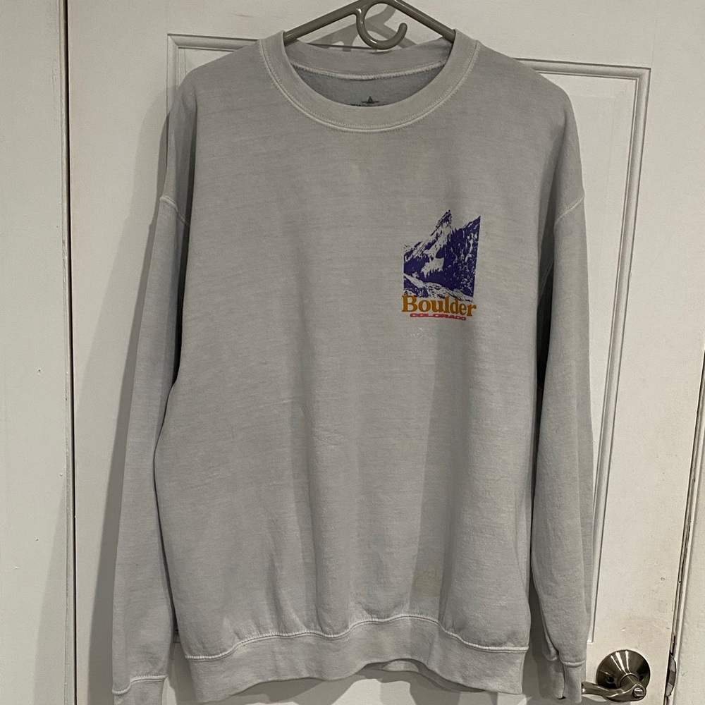 Men's Crewneck Sweater in Light Gray with Boulder Design